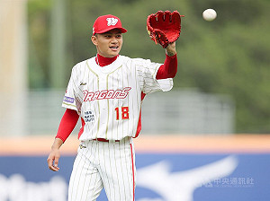 日職軟銀加碼爭取徐若熙　開3年超過3億台幣巨約