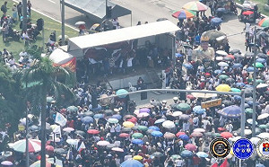 這算「颱風尾」？反治水腐敗  馬尼拉神職人員、公民團體上街示威