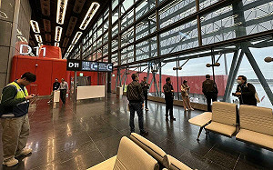 桃機「第三航廈北登機廊」首日試營運！首批旅客獲贈「限定乖乖」