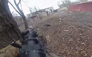 (影) 俄攻紅軍城月損1.5萬兵！ 23坦克、69裝甲車被毀 M2重機槍揚威