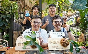 訪駁二植藝店化身「綠手指」   賴瑞隆提「文創體驗觀光」政見創造雙贏