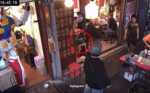 台中吃黑輪掉落衝鋒槍 全場凍結5秒！老闆PO文：這邊做生意心臟要大顆　