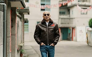 辣個男人出寫真！韓國瑜桌曆定價498元  圈粉敲碗國旗外套