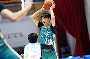 昔日高中灌籃王張俊生轟24分　UBA中信勝台體開胡