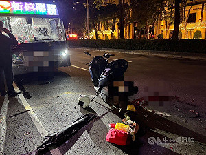 北市公車疑未注意前方追撞2車　女騎士傷重恐截肢