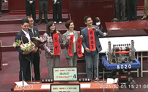 太太反對參選！ 秦慧珠要李四川送「這個」安撫  還要蔣萬安來送花　本人急喊：我還沒要離開！ 