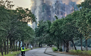 香港「宏福苑大火」實際死亡人數破千？網紅揭「超詳盡分析」疑預謀犯案