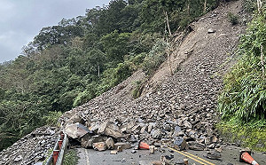 太平山要道8.5K清晨坍方中斷交通　預估下午2時恢復單線通行