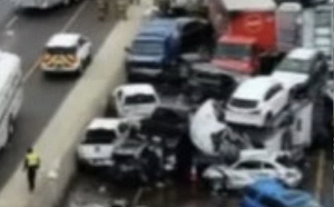 大霧＋結冰！ 新疆「連霍」高速接連追尾 12車相撞 慘釀9死7傷