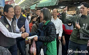 林俊憲安南果菜市場掃街人氣旺　 市長初選全面升溫