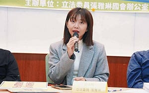 批謝龍介造勢場合舉槍失格 張雅琳質疑：是在教孩子什麼？