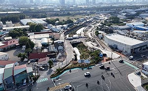 市政路進度落後30%急換廠商 江肇國批建設局長 竟敢說通車目標不變？