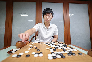圍棋名將許皓鋐半目之差取勝　締造棋王賽4連霸