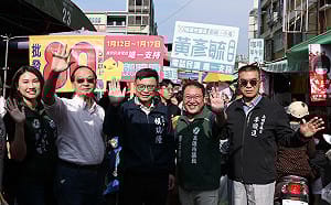 王瑞德第20次南下陪同掃街   賴瑞隆走訪鳳山肉豆公市場