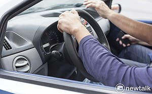 防開車視線不佳！「汽車隔熱紙透光度標準」最快明年第1季上路