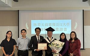 政治受難者林擎天獲淡大補發榮譽畢業證書 帶師生重回白色恐怖現場