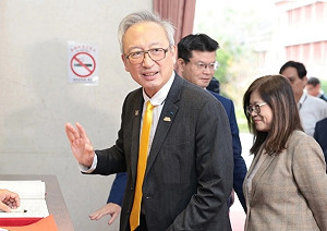 徐佳青兒能身分出席僑務場合？吳志中：有未成年出現很正常
