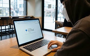 Chrome瀏覽器恐不再免費？最強懶人功能曝光　專家：想用AI幫你訂票得先掏錢