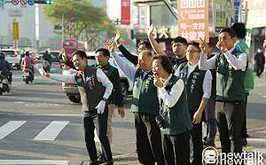 展現「桶箍」精神團結黨內  林俊憲偕黨籍議員站路口爭取支持