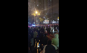 (影) 中國外賣小哥起義了 ! 禁騎令引爆怒火 長沙街頭驚見騎手「黃袍加身」