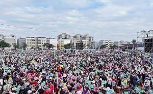 高雄初選造勢喊逼8萬人  林岱樺嘆同黨不同命