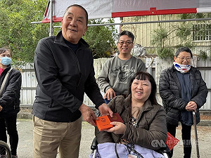 南投竹山紫南宮發馬年錢母　估10萬人排10公里