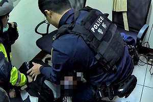 假應徵真搶劫　桃園市2員警壓制歹徒遭空氣槍射傷