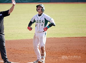 大專棒球聯賽周柏恩關鍵三壘打　教頭看見職棒潛力