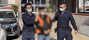 疑行車糾紛報復砸錯車　高雄機車騎士遭逮送辦