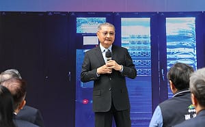 英業達創辦人李詩欽回饋母校  東海大學NVIDIA B200 AI Pod算力中心啟用