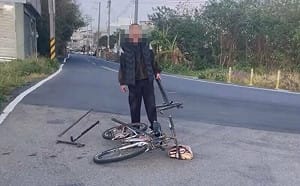 苗栗男手持鐵器大聲叫囂！當地網友：張文翻版