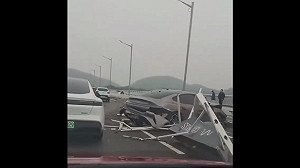 (影) 小米「丟輪保車」特技? 一系列車禍後車輪脫落被嘲諷 雷軍竟這樣說.....