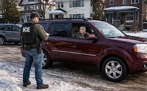 (影) ICE擊斃示威女子引爆抗議! 明尼蘇達州長要特工「滾出去」還揚言要究責