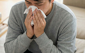 不是流感！中國「鼻病毒」大爆發  醫師警告：「沒特效藥」觸摸門把恐中招