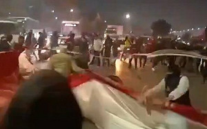 （影）伊朗鎮壓引爆政、教高層裂痕！法迪斯傳數十民眾死 總統令軍方停火