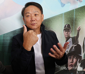 讚雄鷹基地全台最佳　洪一中：可以球場為家