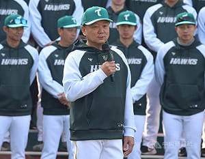 洪一中「暴雷」爭取布坎南　雄鷹領隊：尊重富邦