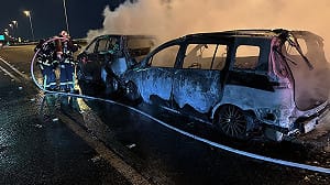 國3北上霧峰段5車追撞2車起火　消防馳援2人送醫