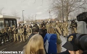 （影）ICE明州槍殺案延燒! 議員監督查案被擋門外、川普怒轟拒地方介入