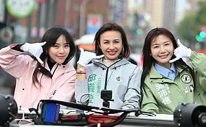 高雄市長初選電話民調登場  邱議瑩合體年輕世代衝刺最後一哩路