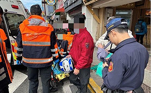 士林街頭孕婦急產！員警到場叩119「遠端指導」 母子均安