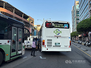 新北新莊公車和小貨車事故　4乘客受傷送醫