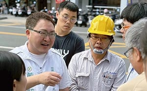 駁藍營否定高雄建設   黃彥毓嗆：不是沒出席就是沒出息！ 