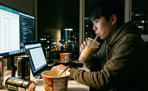 才26歲就洗腎！名醫揭年輕人5大傷腎惡習：快放下你手上的飲料