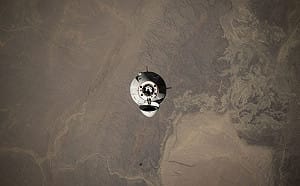 (影) SpaceX龍飛船順利濺落加州外海! 太空史上首次因成員健康提早返航