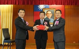 台電鳳山區處處長輪替   洪通澤交棒黃明舜延續服務