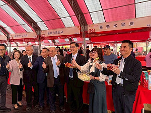 鄭銘謙出席更生年貨大街  百攤齊聚展現更保成果