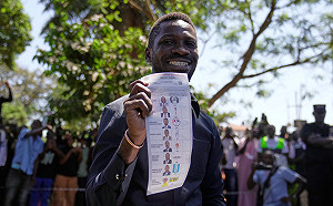 烏干達總統大選後「反對派領袖」傳遭軟禁！軍方否認