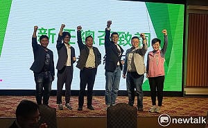 (影)中市議會民進黨團交接日特殊意義 總召周永鴻：今天是美國馬丁路德日