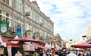 馬到成功迎新春  逛新化年貨大街虎頭埤奇美博物館  臺南春節樂購遊